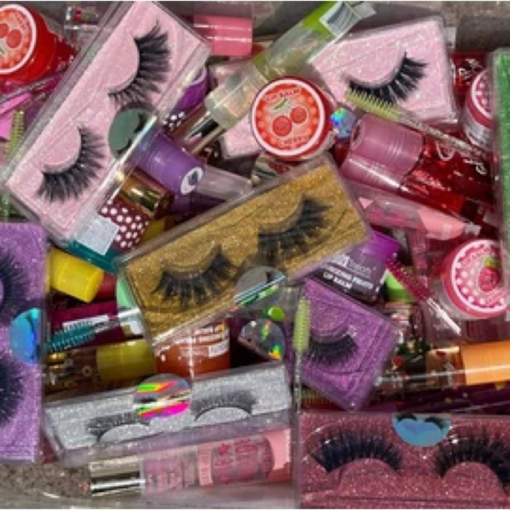 Lip gloss and lashes bundle